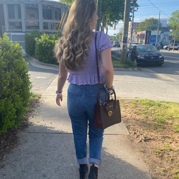 Meet your Posher, Allison - Picture 3 of 6